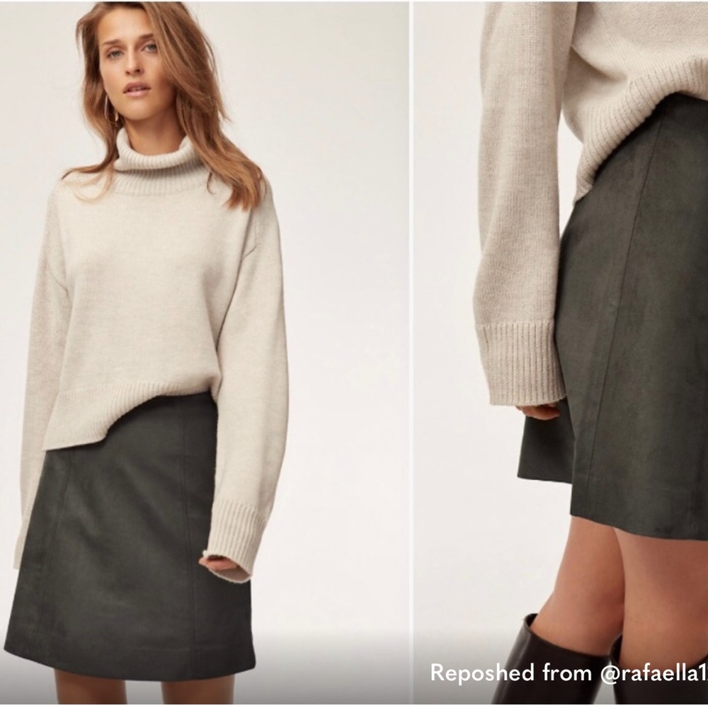 Aritizia Suede Babaton size 4 skirt
